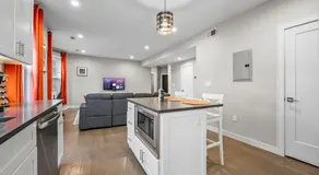 Luxury 3BR apt in Boston with Roku TV - Image 4