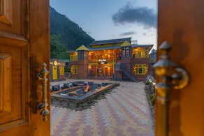 Whoopers Boutique Kasol - Image 2