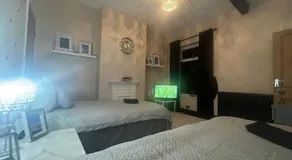 Eton House - Image 2