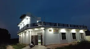 B D House - Image 3