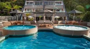 Pioneer Waterfront Apartments - Image 3