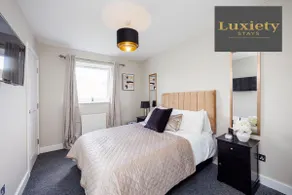 Sleek Stylish 1BR - City Centre nr High Str… - Image 3