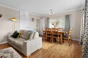 St Helens Apartment 1 - Short Walk to Beach - Image 2