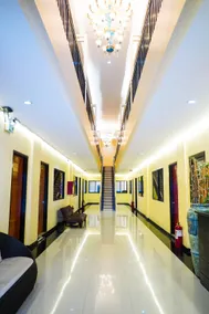 La Galleon Suites Hotel - Image 2
