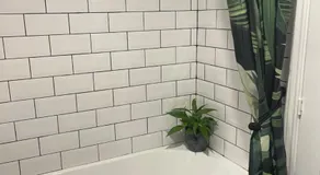 Cosy home from home with PRIVATE BATHROOM - FREE PARKING - Winner of a Traveller Award 2026 - Image 4
