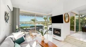 Beachfront Villa Mare with Jaccuzi and Infinity Pool - Image 2