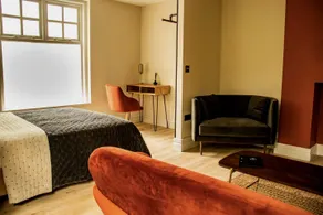 The City Hotel- Luxury Property- sleeps up to 22 - Image 2