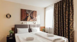 Hotel Hanseat Hamburg - Free Parking - Image 2