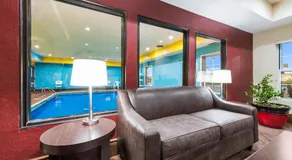 Econo Lodge Inn & Suites - Image 3
