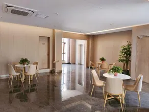 Kaixin.Xincheng Holiday Hotel - Image 5