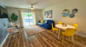 NEW - Amazing Sunshine - Up 6 Guests-Private Backyard - Image 2