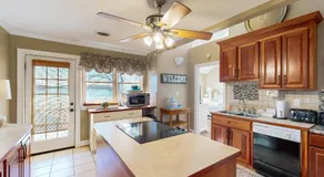 Smith Mountain Bliss - Spacious waterfront house w/patio, deck, fire pit & grill - Image 5