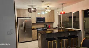 Walk to OLD TOWN 3 FULL Bathrooms 4 Bedrooms 5 actual Beds - Image 5