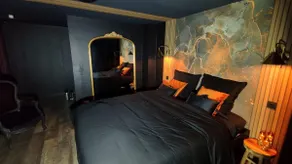 Romantic Suite - Spa & Sauna - Image 2