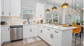 Inviting 4BR2BA Near Downtown Riverwalk - Image 5