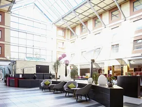 Novotel London Heathrow Airport M4 Jct. 4 - Image 2