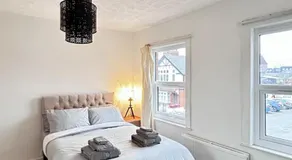 Charming 2 Bed Terrace in Central Caversham - Image 2