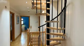 Luxury Canterbury Holiday Home Sleeps Ten Wifi - Image 4