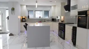 Falcon house 6 bedrooms - Image 5