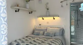 The Whitstable, Tankerton Bolt Hole - Double Room & Ensuite - Image 2