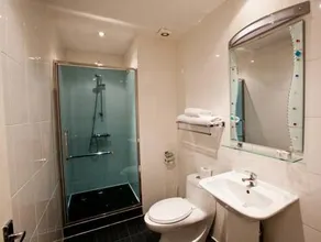 Rossmore Hotel - Image 2