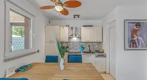 Cozy Two Bedroom Apartment Rose with Terrace - Image 3
