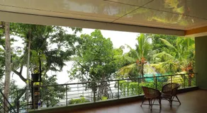 Lakefront Beach Homes - Image 4