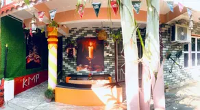 Kmp Garden Retreat & Bar - Image 3