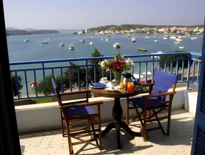 Rozos Hotel - Image 4