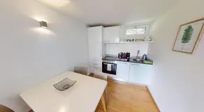 Fresh and Bright 1-Bedroom Centre Apartment - AL11 - Image 4
