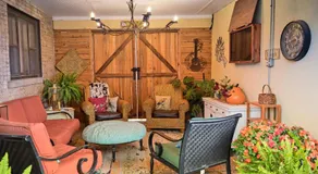 The Crest Motel - Image 5