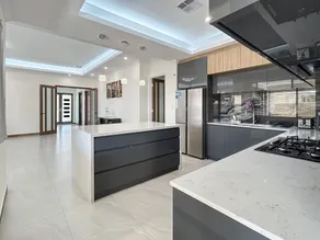 Spacious 4 bed home with open plan living - Image 3