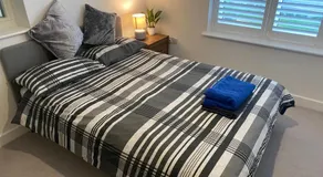 Very Large Double Room with Corner Sofa, Sky TV, Netflix etc, Fridge and Microwave - Image 4