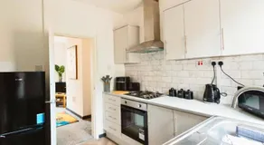 Boho Retreat, Near Peak District, Parking, Sleeps 6, Long Stay Accommodation - Image 3