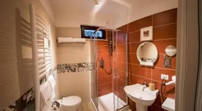 Lenotti Bed and Breakfast - Image 2