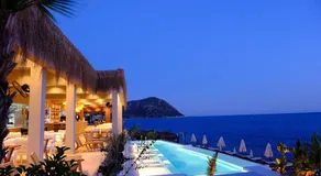 Lures Hotel - Image 2