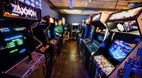 1980's Themed Room with MASSIVE 80's Arcade - Image 4