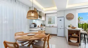 Wohnung mit Terrasse, Garten und Pool - Image 3