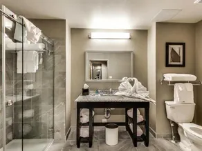 Revolution Hotel - Image 2