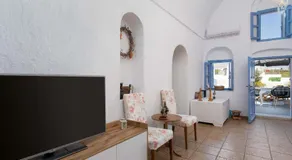 Aggelikis Traditional Cave House - Image 2