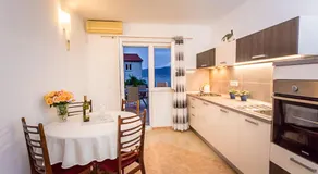 Apartment Leut with spacious terrace and sea view - Image 2