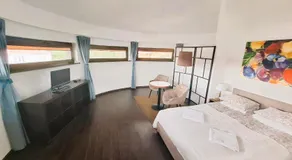 B & B Tomula - Image 2