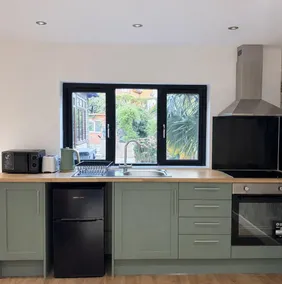 Cosy 2-BR Annexe in Northampton near Abington Park - Image 4