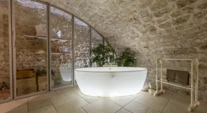 Entre Hotes - Image 4