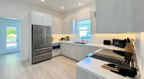 Modern Home In Hip Highland Park - Walk To Shops - Image 4