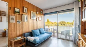 Appartement de vacances avec piscine, internet haut débit et jardin | Vue jardin | Adapté au travail à distance - Image 2