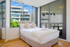 Rosebery Near Airport & Train & Shops Free Parking - Image 2