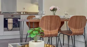 Stylish & Peaceful Bedford Apartment, FREE PARKING, Near M1 Motorway, LUXURY Condition Throughout, Sleeps 5 Guests - Image 5