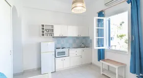 Theo Studios & Apartments - Image 4
