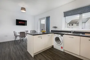 Large House, Great for Families, Free parking - Image 2